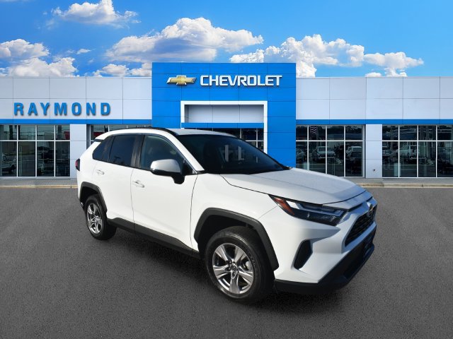 Used 2025 Toyota RAV4 XLE AWD/4WD image 10