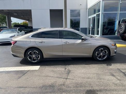 Used 2022 Chevrolet Malibu LT w/ Leather Package image 11