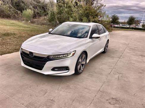 Certified 2018 Honda Accord Touring image 2