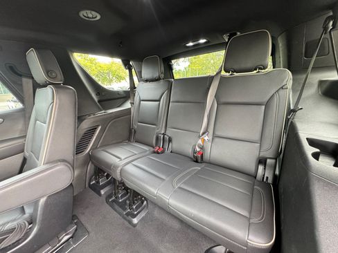 Used 2025 Chevrolet Tahoe Premier AWD/4WD image 13