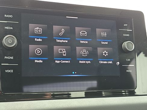 Certified 2025 Volkswagen Jetta SE w/ Sunroof Package FWD image 20