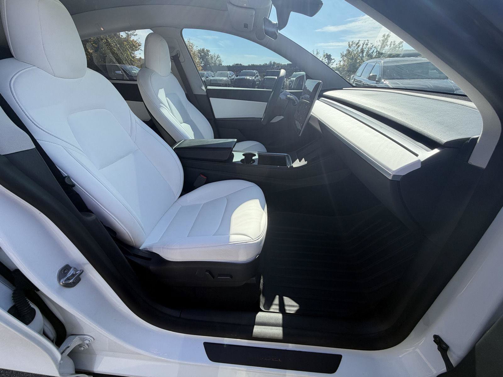 Used 2021 Tesla Model Y Long Range AWD/4WD image 26