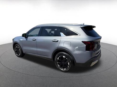 Used 2024 Kia Sorento S FWD image 8