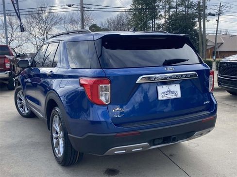 Used 2022 Ford Explorer XLT w/ Equipment Group 202A image 6
