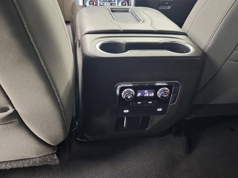 Used 2022 GMC Yukon SLE w/ Gmc Pro Safety Plus Package RWD image 9