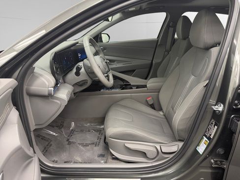 Used 2024 Hyundai Elantra SEL w/ Convenience Package FWD image 9