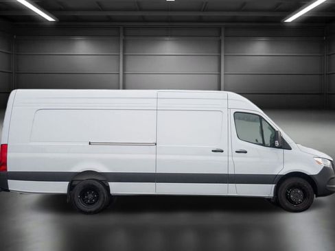 Used 2025 Mercedes-Benz Sprinter 4500 image 6