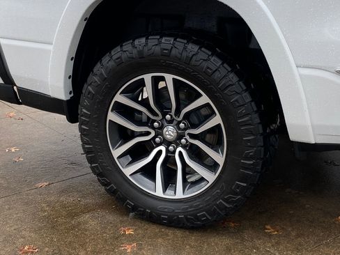 Used 2025 RAM 1500 Limited w/ Body Color Bumper Group image 8