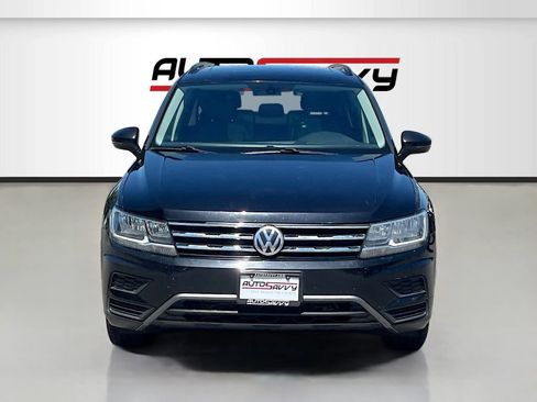 Used 2020 Volkswagen Tiguan SE FWD image 2