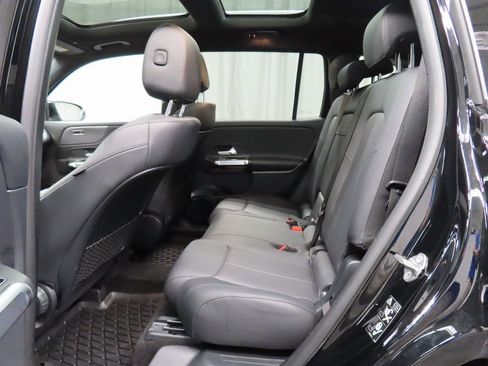 Used 2022 Mercedes-Benz GLB 250 4MATIC image 10