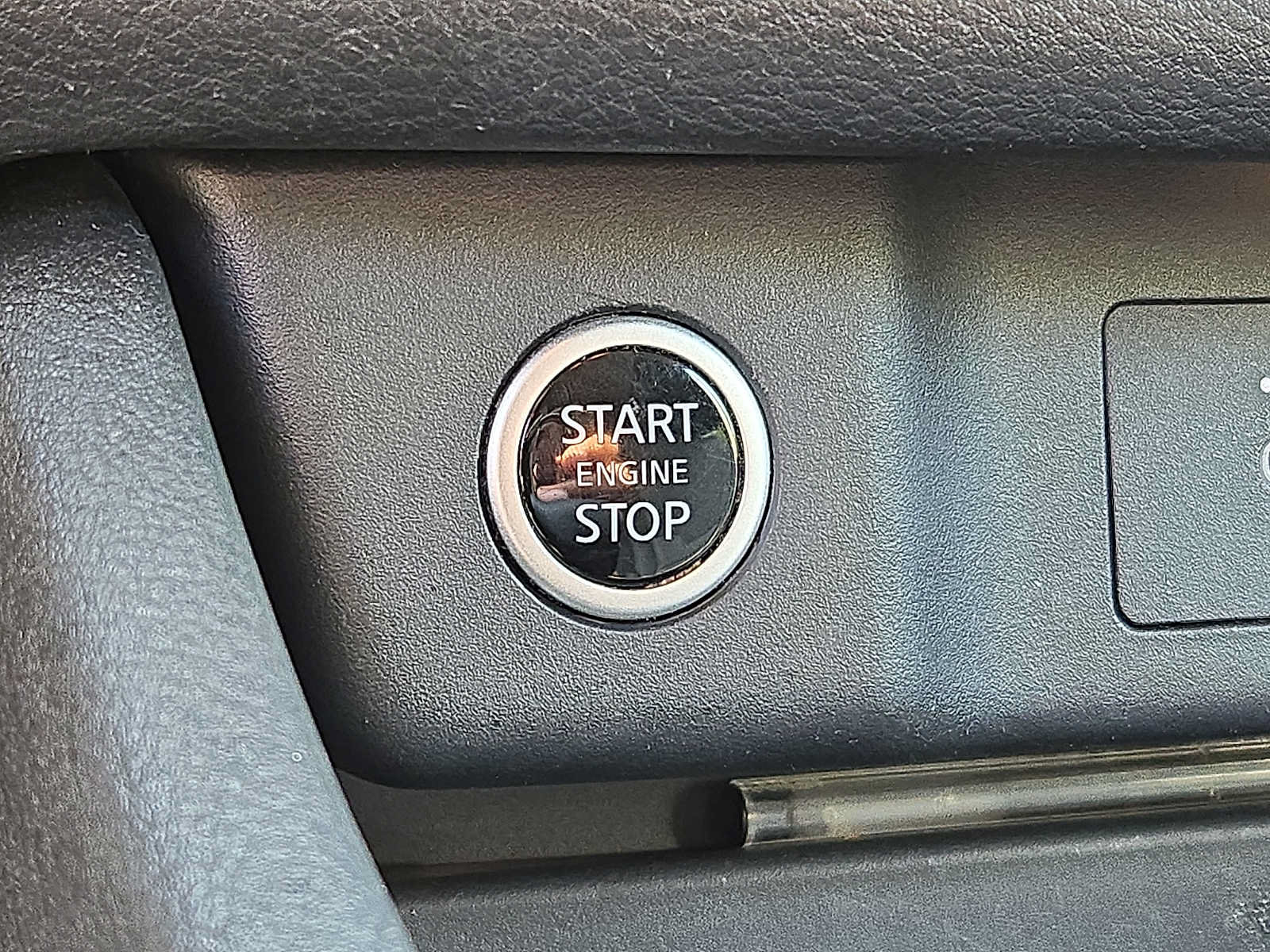 Used 2021 Nissan Rogue SV AWD/4WD image 23