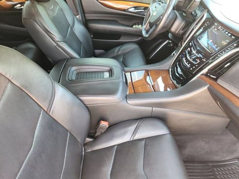 Used 2020 Cadillac Escalade Luxury w/ Escalade Sport Edition AWD/4WD image 25