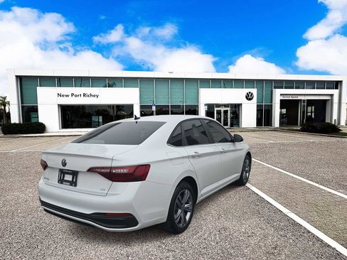 Used 2023 Volkswagen Jetta SE w/ Panoramic Sunroof Package image 8