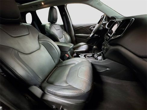 Used 2021 Jeep Cherokee Limited image 31