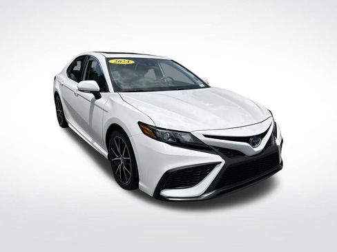 Used 2024 Toyota Camry SE w/ Audio Upgrade Package FWD image 3