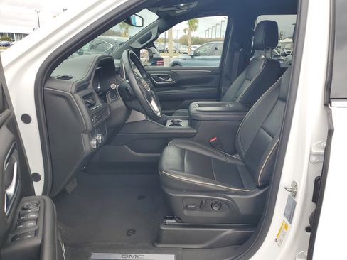 Used 2024 GMC Yukon XL SLT image 13