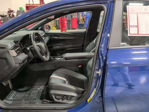 Used 2025 Toyota Camry SE image 18