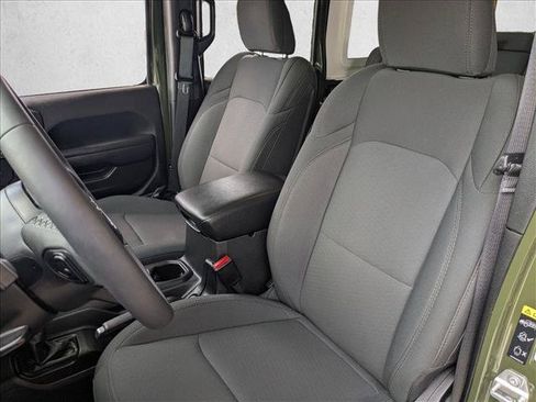 Used 2023 Jeep Wrangler Unlimited AWD/4WD image 16