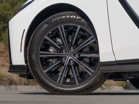 New 2026 Lexus ES 350e FWD image 8