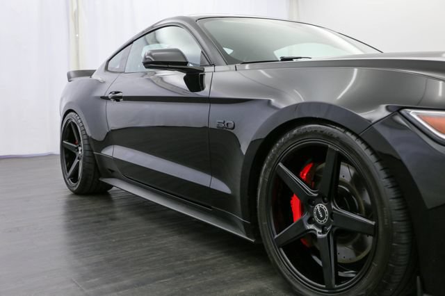Used 2017 Ford Mustang GT Premium w/ GT Performance Package RWD image 30