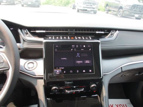 Certified 2023 Jeep Grand Cherokee Laredo X AWD/4WD image 18