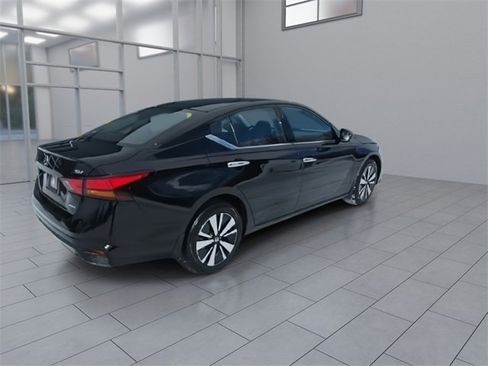 Certified 2019 Nissan Altima 2.5 SV image 8