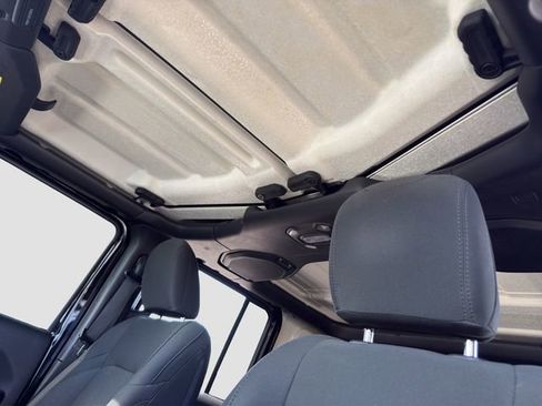 Used 2018 Jeep Wrangler Unlimited Sport S image 24