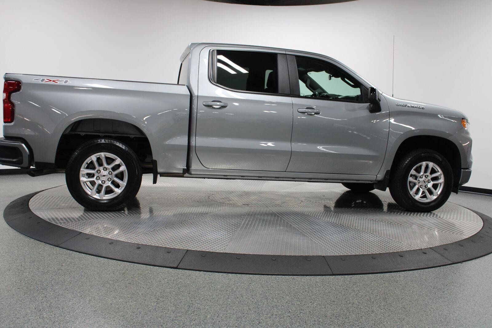 Used 2026 Chevrolet Silverado 1500 RST AWD/4WD image 13