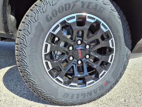 New 2026 GMC Canyon AT4 image 24