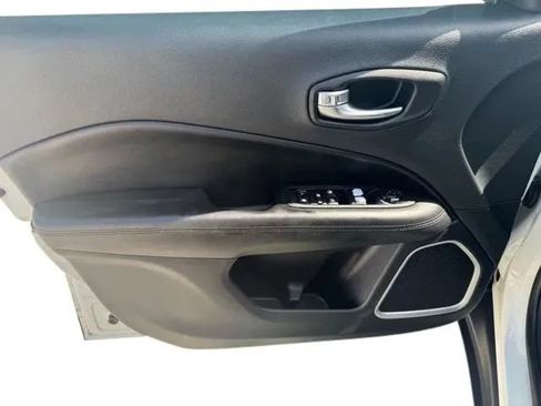 Used 2021 Jeep Compass Latitude FWD image 11