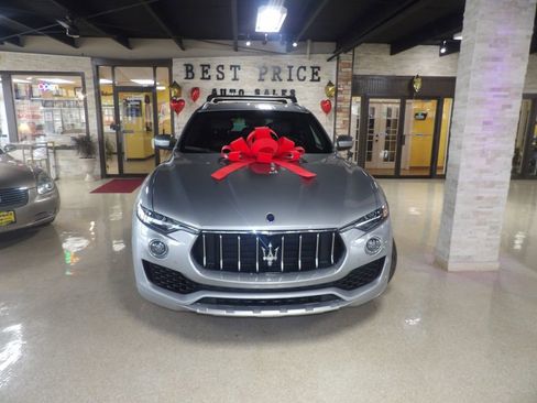 Used 2018 Maserati Levante GranLusso AWD/4WD image 2