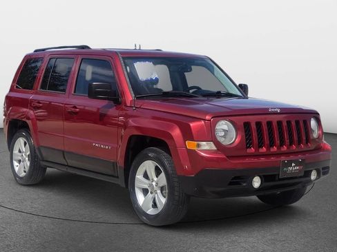 Used 2017 Jeep Patriot Latitude FWD image 1