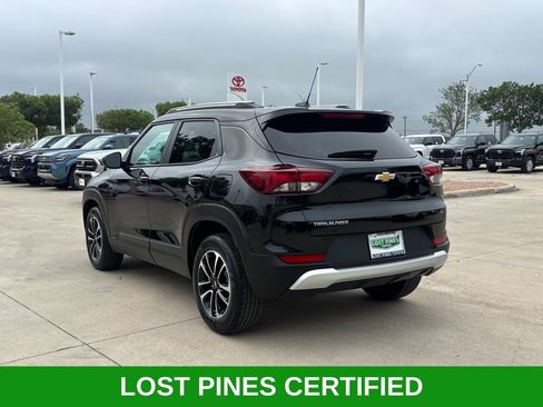 Used 2025 Chevrolet TrailBlazer LT FWD image 3