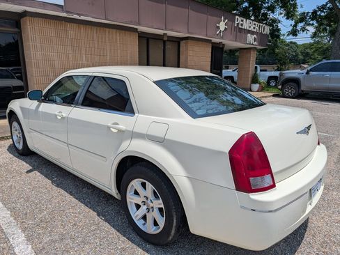 Used 2006 Chrysler 300 Touring w/ Comfort/Convenience Group RWD image 15