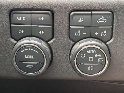 Used 2024 Chevrolet Silverado 2500 LTZ w/ LTZ Convenience Package AWD/4WD image 23