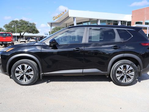 Used 2023 Nissan Rogue SV FWD image 2