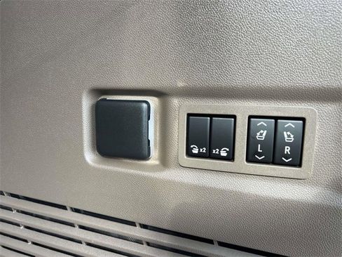 Certified 2022 GMC Yukon Denali image 7