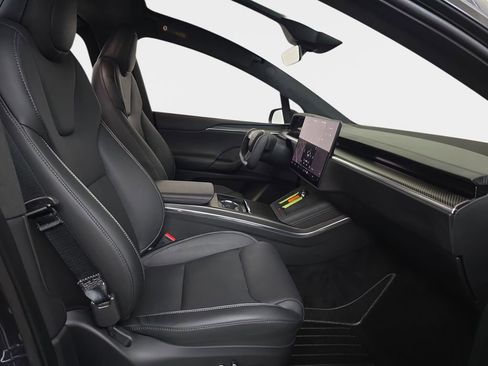Used 2024 Tesla Model X Plaid image 11