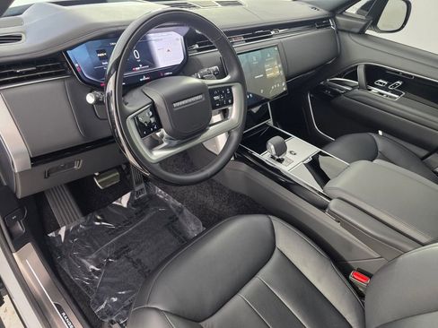 Used 2025 Land Rover Range Rover SE AWD/4WD image 10