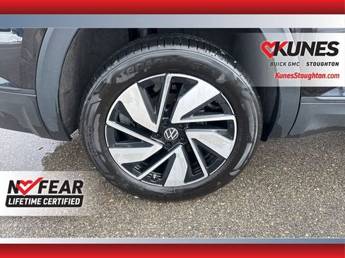 Used 2025 Volkswagen Atlas SE image 14