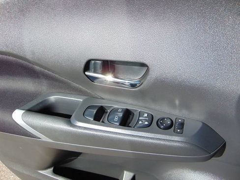 Used 2023 Nissan Kicks SV FWD image 19