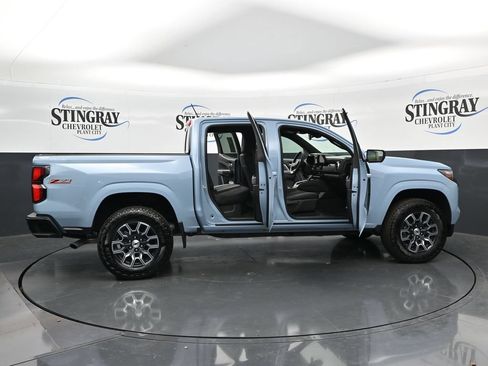 Used 2025 Chevrolet Colorado Z71 w/ Technology Package AWD/4WD image 36