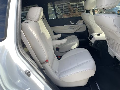 Certified 2025 Mercedes-Benz GLS 450 4MATIC image 47