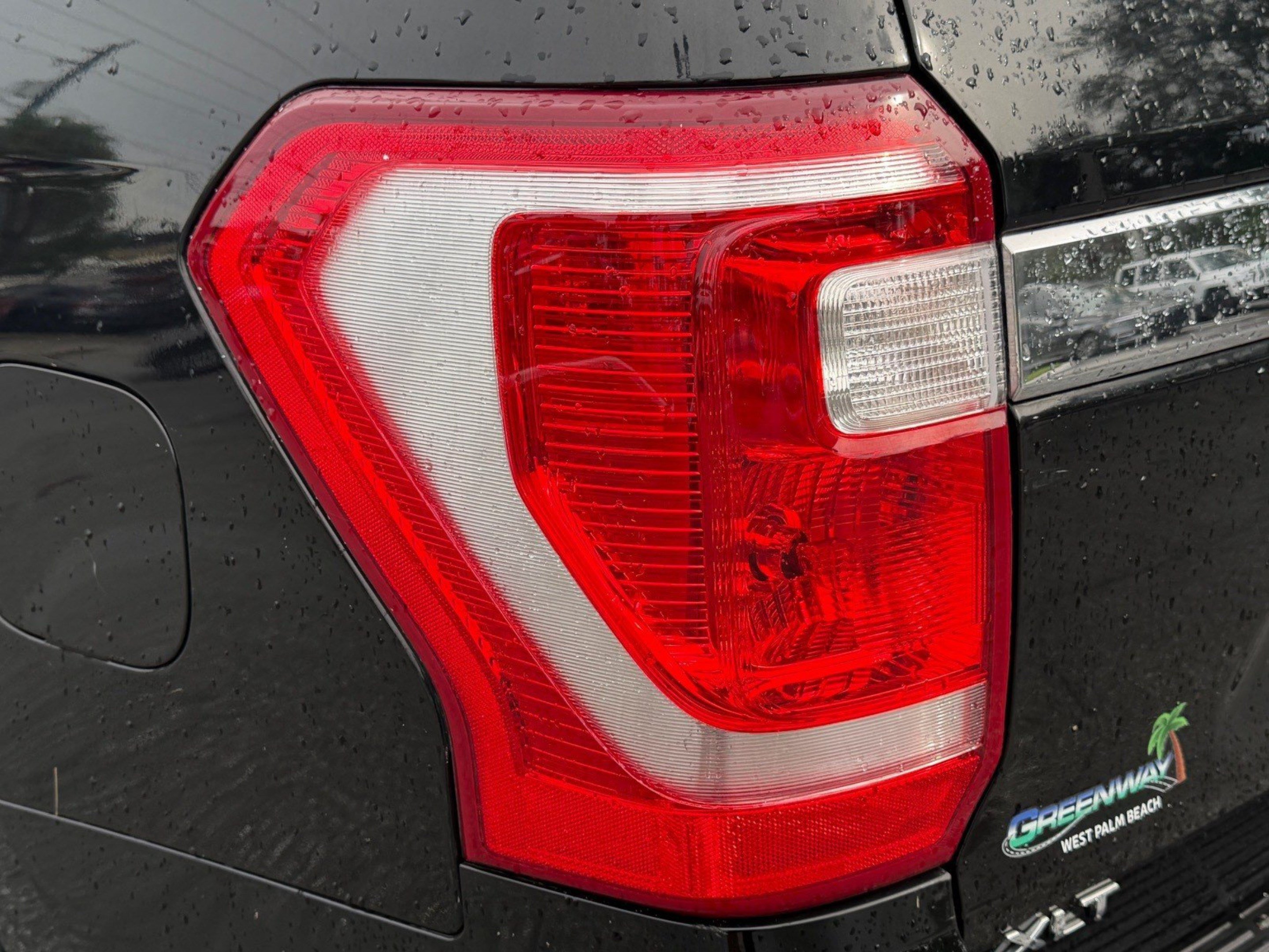 Used 2018 Ford Expedition XLT w/ Equipment Group 202A AWD/4WD image 12