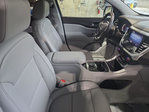 Used 2020 GMC Acadia SLT FWD image 10