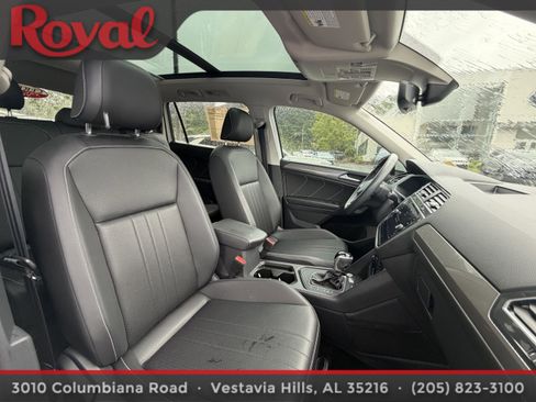 Certified 2023 Volkswagen Tiguan SE w/ Panoramic Sunroof Package FWD image 8