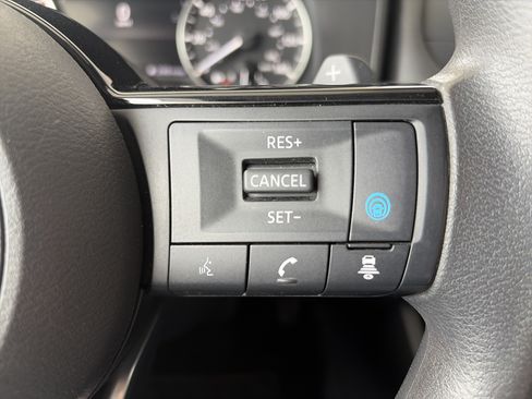 Used 2023 Nissan Rogue SV FWD image 17