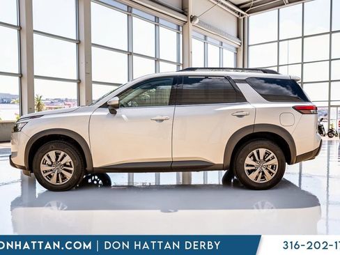Used 2025 Nissan Pathfinder SV FWD image 2