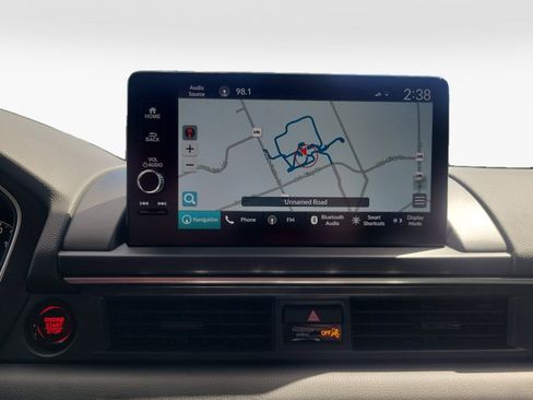 Used 2025 Honda Pilot Touring image 17