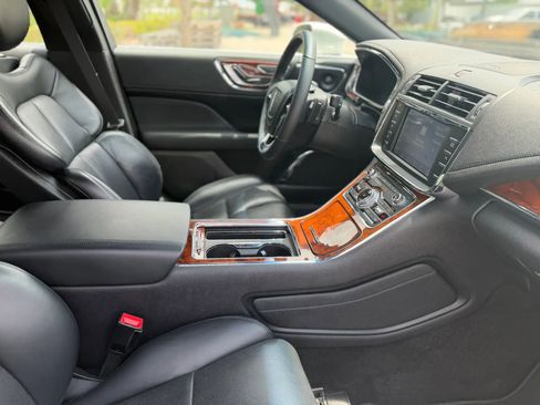 Used 2020 Lincoln Continental AWD w/ Premium Package image 29